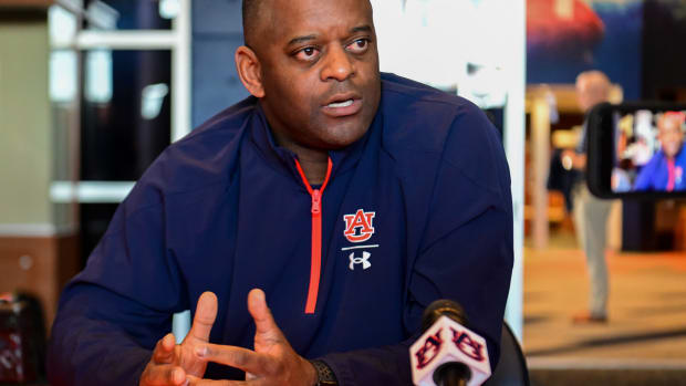 Coach Ike Hilliard Auburn AU FB on Monday, March 21, 2022 in Auburn, Ala. Todd Van Emst/AU Athletics